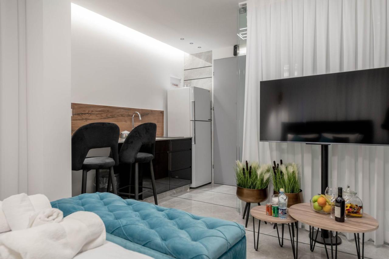 Colors Suites In Нетания Экстерьер фото
